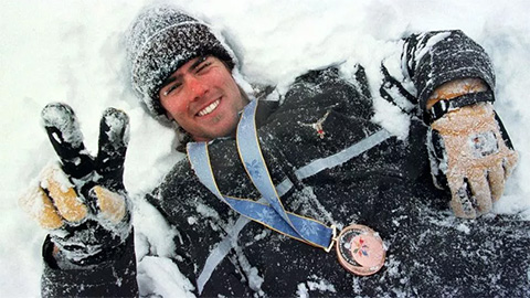 VĐV giành Huy chương đồng Olympic môn trượt ván tuyết qua đời vì...tuyết